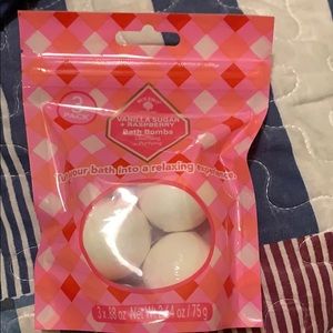 Vanilla sugar+ raspberry bath bombs